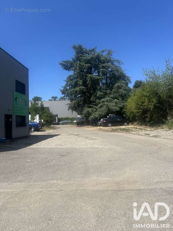 Commerce 720 m² à Saint-Priest  - photo 5