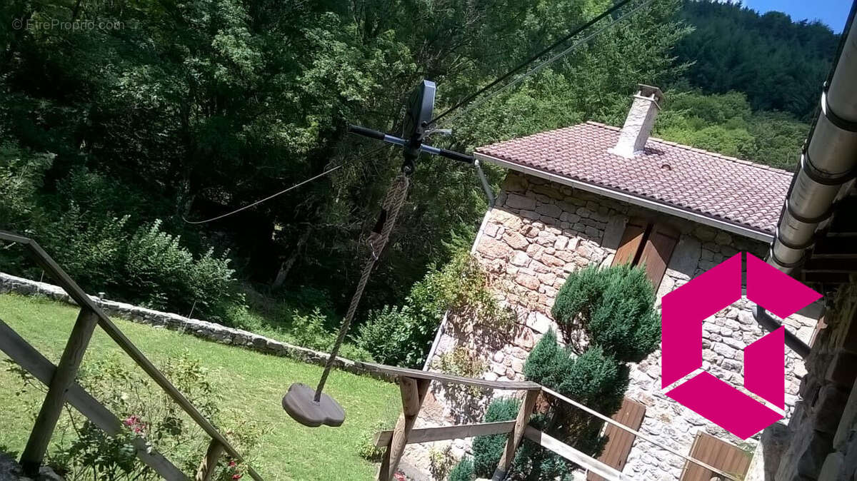 Maison à SAINT-JULIEN-VOCANCE