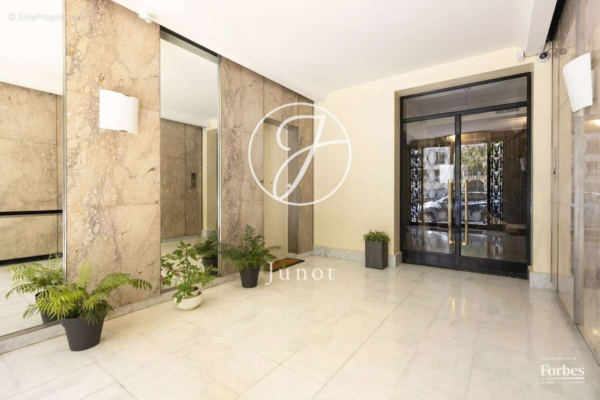 Appartement à PARIS-7E