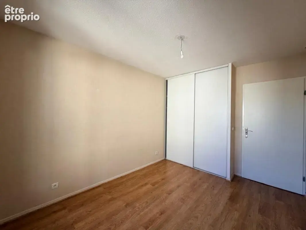 Lyon 8ᵉ — Monplaisir - Appartement T3 de 69.68 m² traversant avec balcon, vue panoramique et garage - photo 4