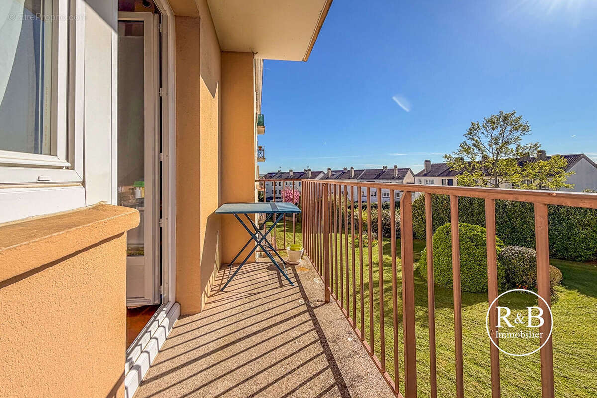 Appartement à LES CLAYES-SOUS-BOIS