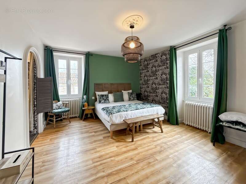 Maison à SAINT-SAUVEUR-D'AUNIS