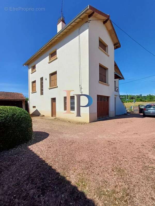 Maison à POUILLY-SOUS-CHARLIEU