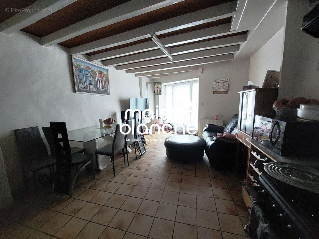 Séjour du T3 - Appartement à PARTHENAY