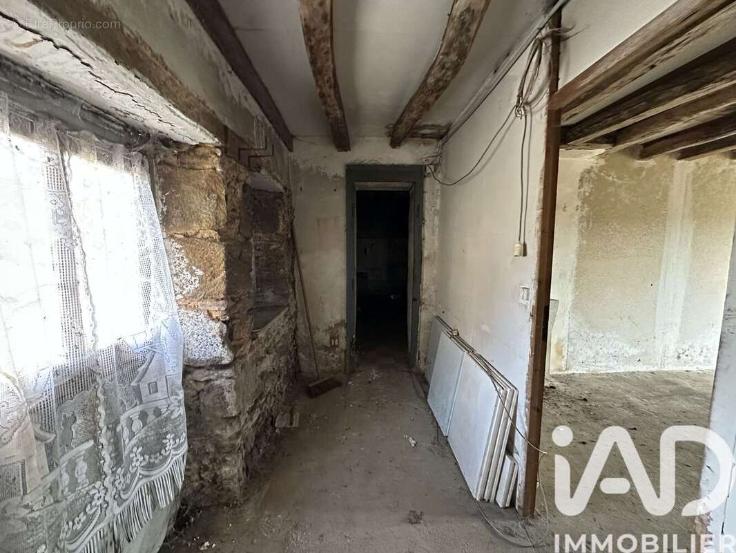 Maison 96 m² à Saint-Christophe-Du-Jambet  - photo 4