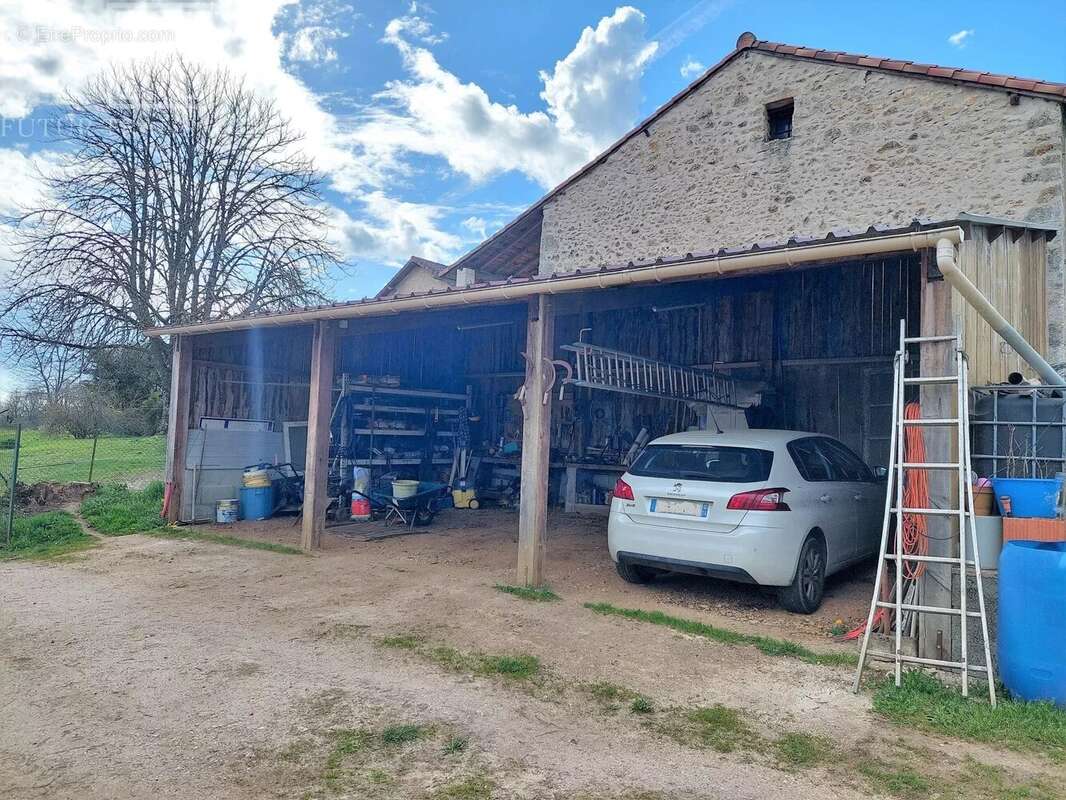 Maison à SAINT-PARDOUX-LA-RIVIERE