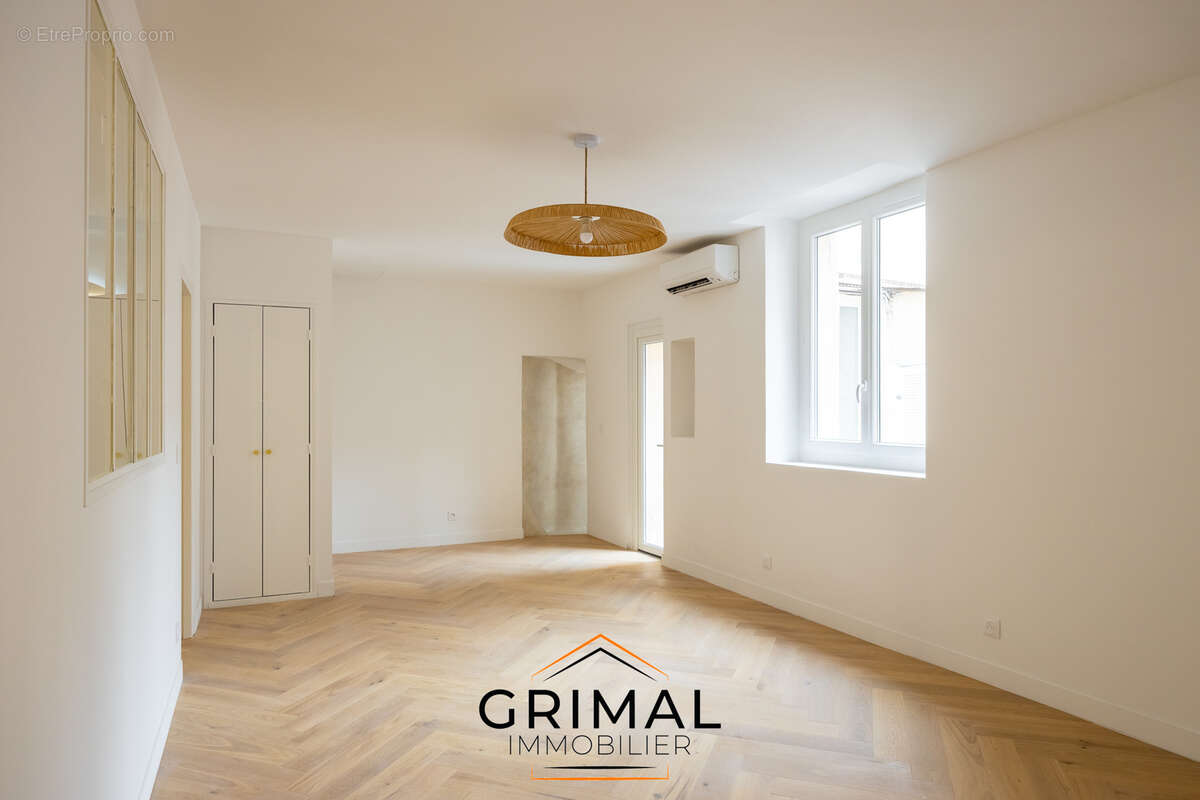 Appartement à MARSEILLE-1E