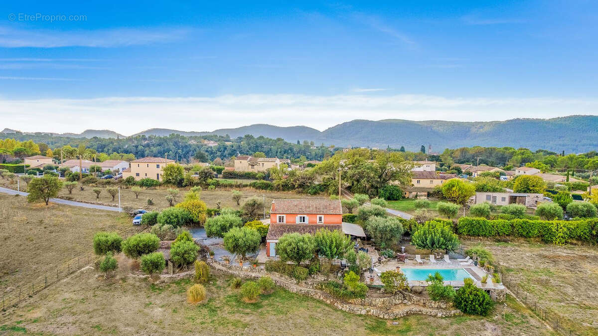 Maison à BAGNOLS-EN-FORET