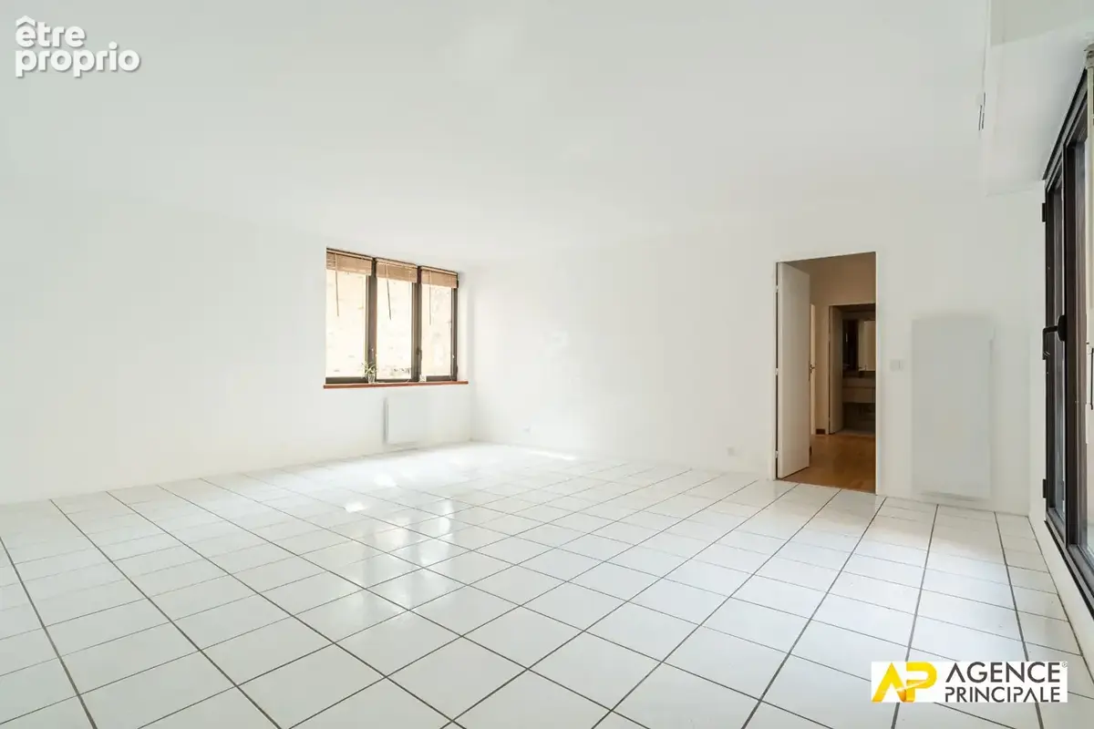 Appartement  4 pièce(s) - Ascenseur - terrasse - grand séjour - 78m² - photo 5
