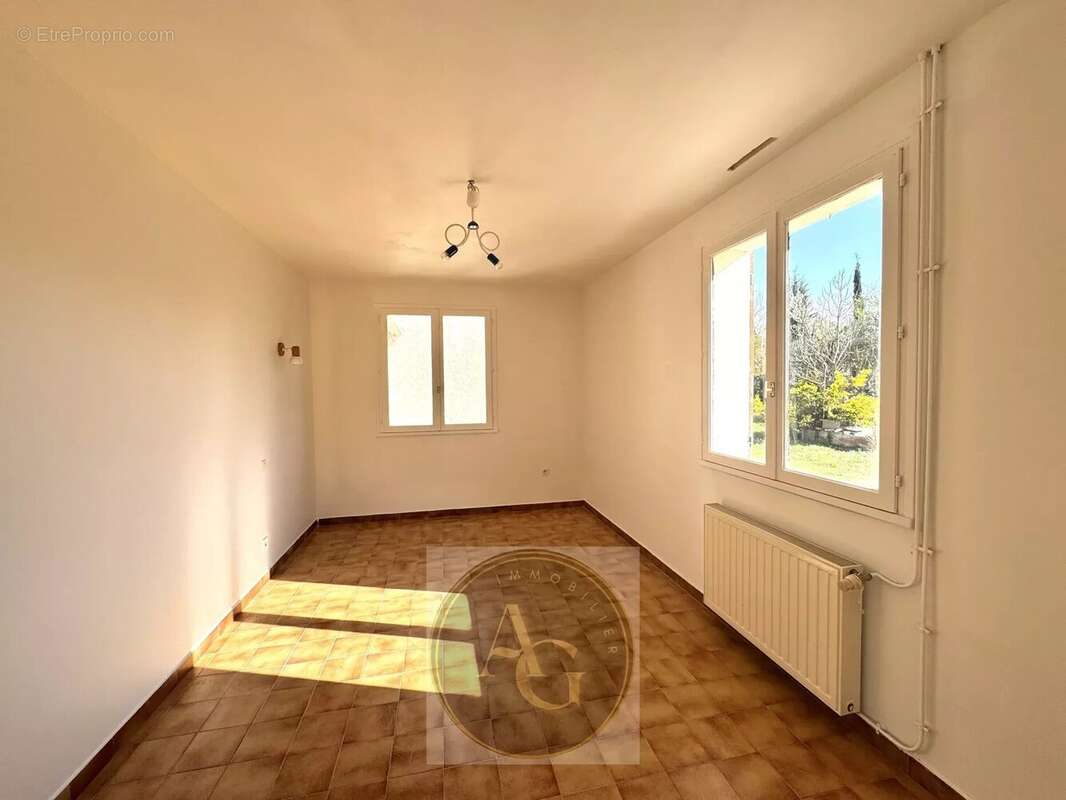 Maison à VILLENEUVE-LA-COMPTAL