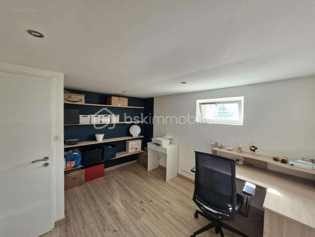 Maison familiale, ou bureaux, 8 pièces, lumineuse, au calme – Avec piscine, jardin, terrasses, grand espace de vie, grand parkin - photo 10
