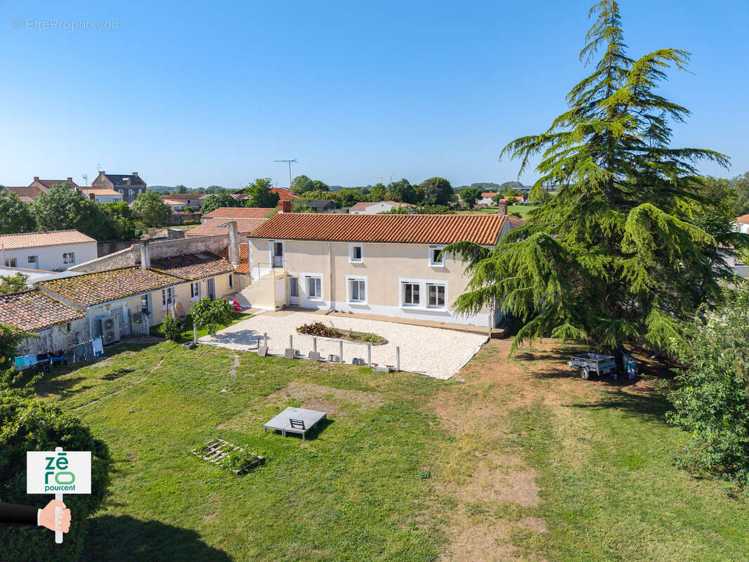 Maison à LES MAGNILS-REIGNIERS
