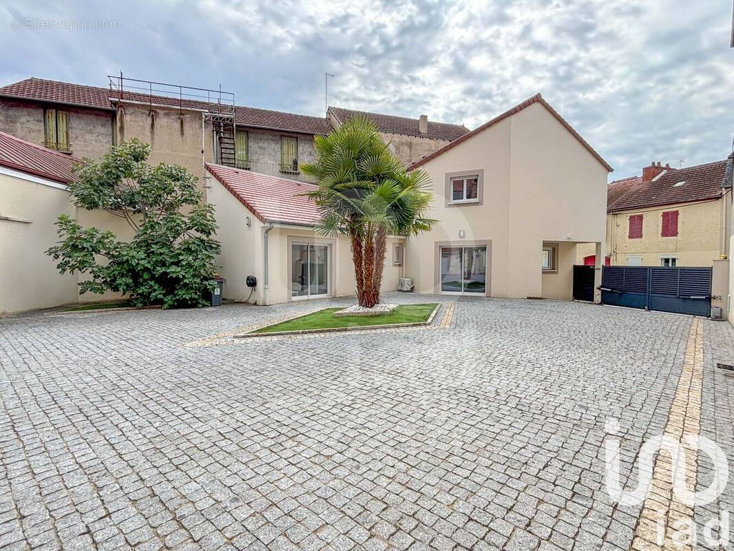 Photo 1 - Maison à MONTLUCON