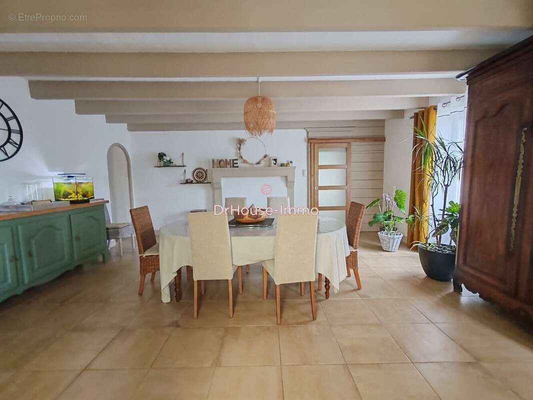 Maison à SAINTE-GEMME-LA-PLAINE