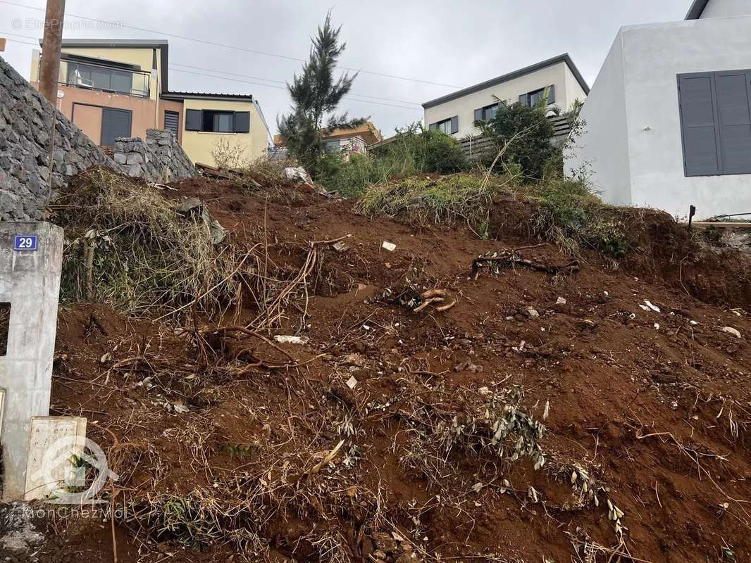 Terrain à LA POSSESSION