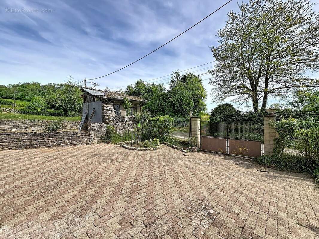 Maison à ETUZ