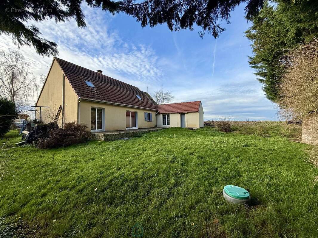 Maison à HEUBECOURT-HARICOURT