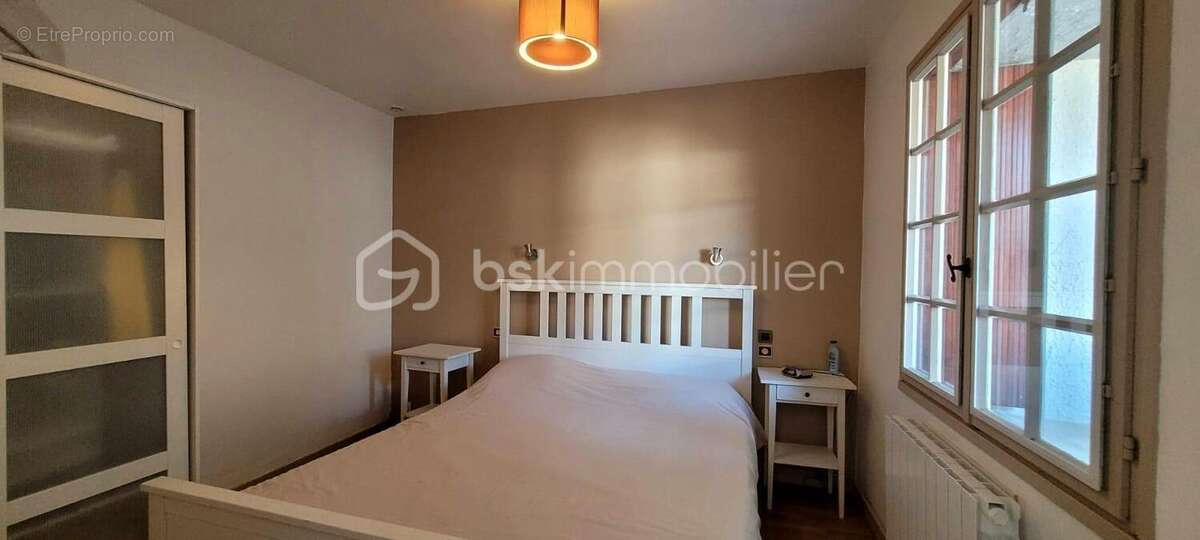 Maison de plain pied de 70m2,grenier amenageable de 70m2, dependances, garage + cour fermee - photo 2