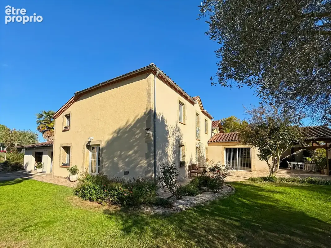 GERS (32) – À 10 min d’Aire-sur-l’Adour – Superbe maison en pierre rénovée de 160 m², 4 chambres, terrain arboré de 1 592 m² - photo 12