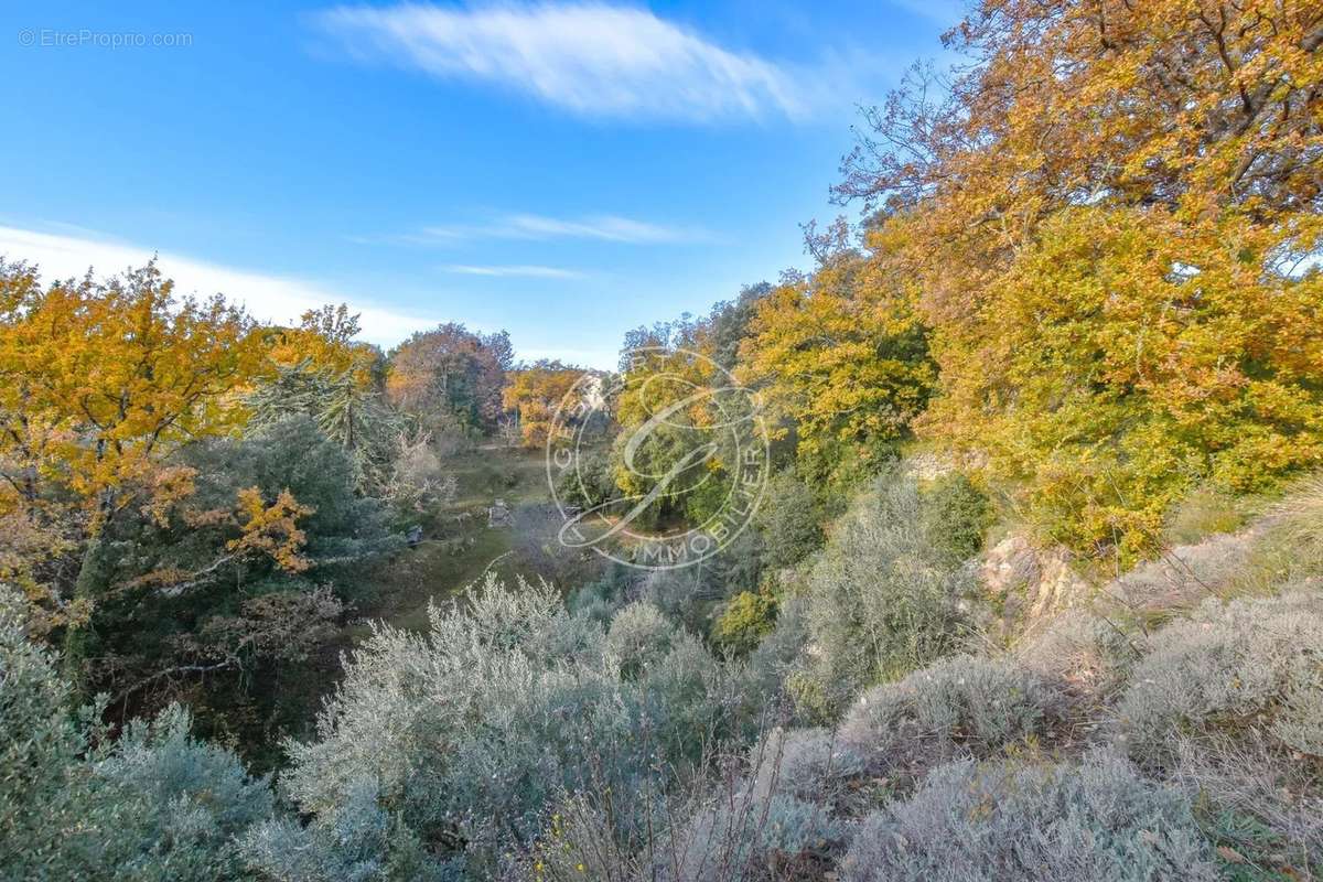 Terrain à MONTFERRAT