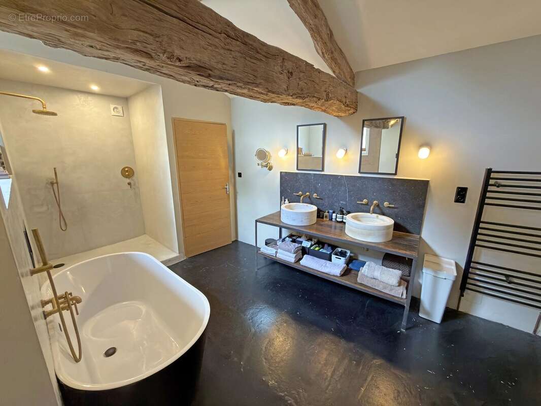 Charmante Propriété en Pierres avec Grange et Piscine ! - photo 10