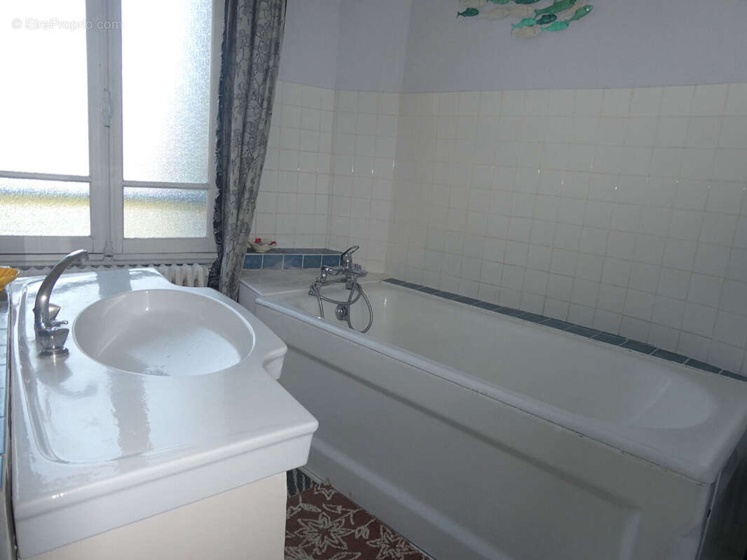 Maison Pont L Eveque, 159 m², 6ch, 1sdb, 1sdd, garage, cour intérieure - photo 5