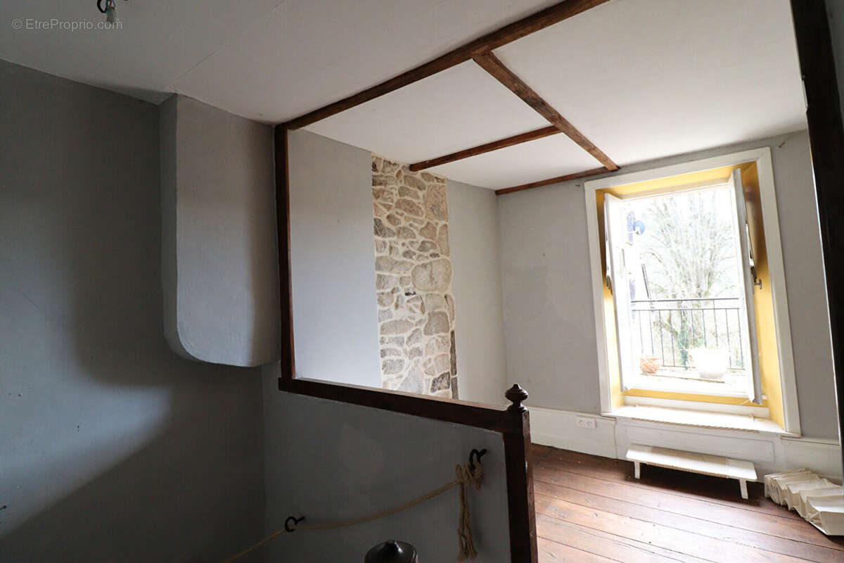CORREZE. Ville de CORREZE. Maison en pierre avec 6 chambres. - photo 7