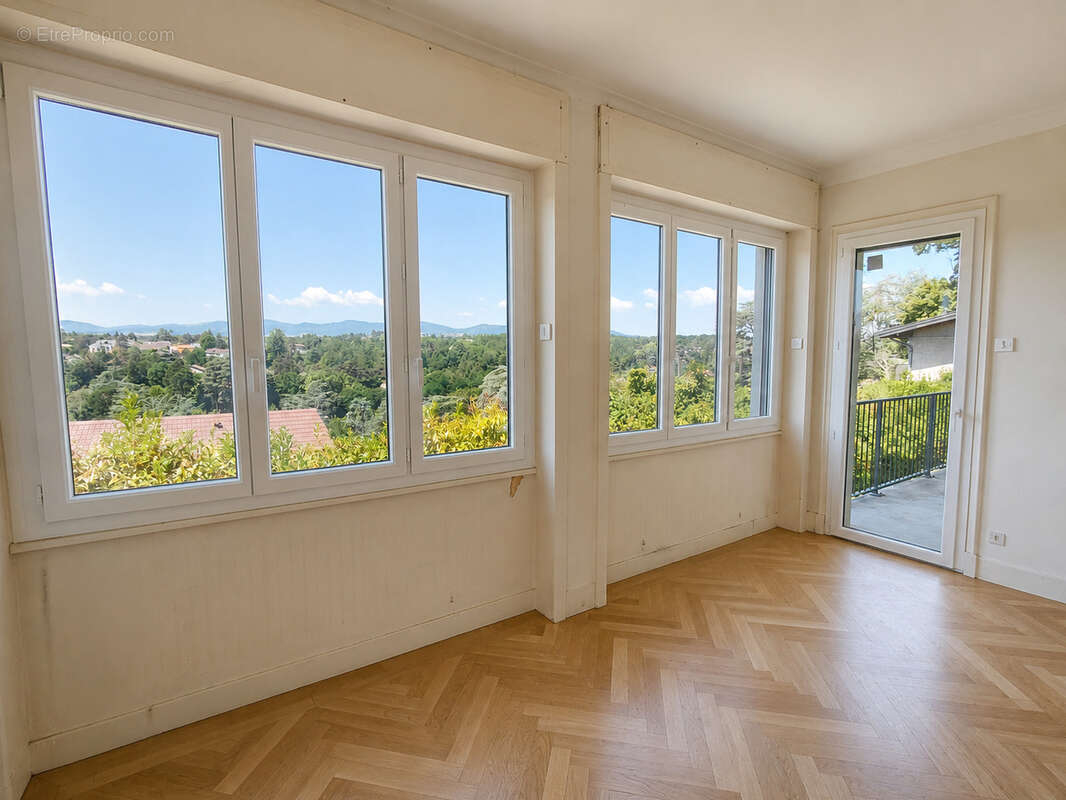 Appartement à CHARBONNIERES-LES-BAINS