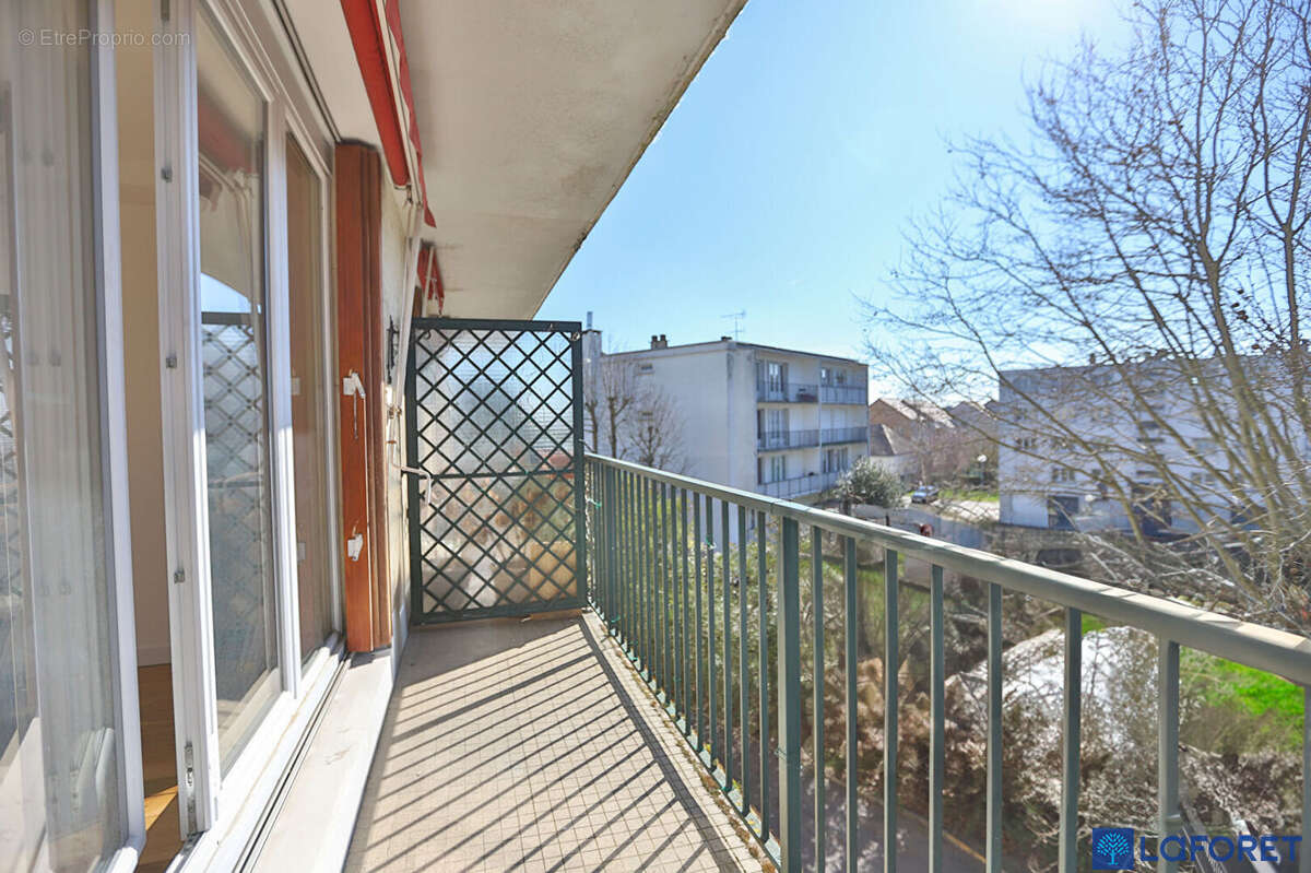 Appartement à NEAUPHLE-LE-CHATEAU