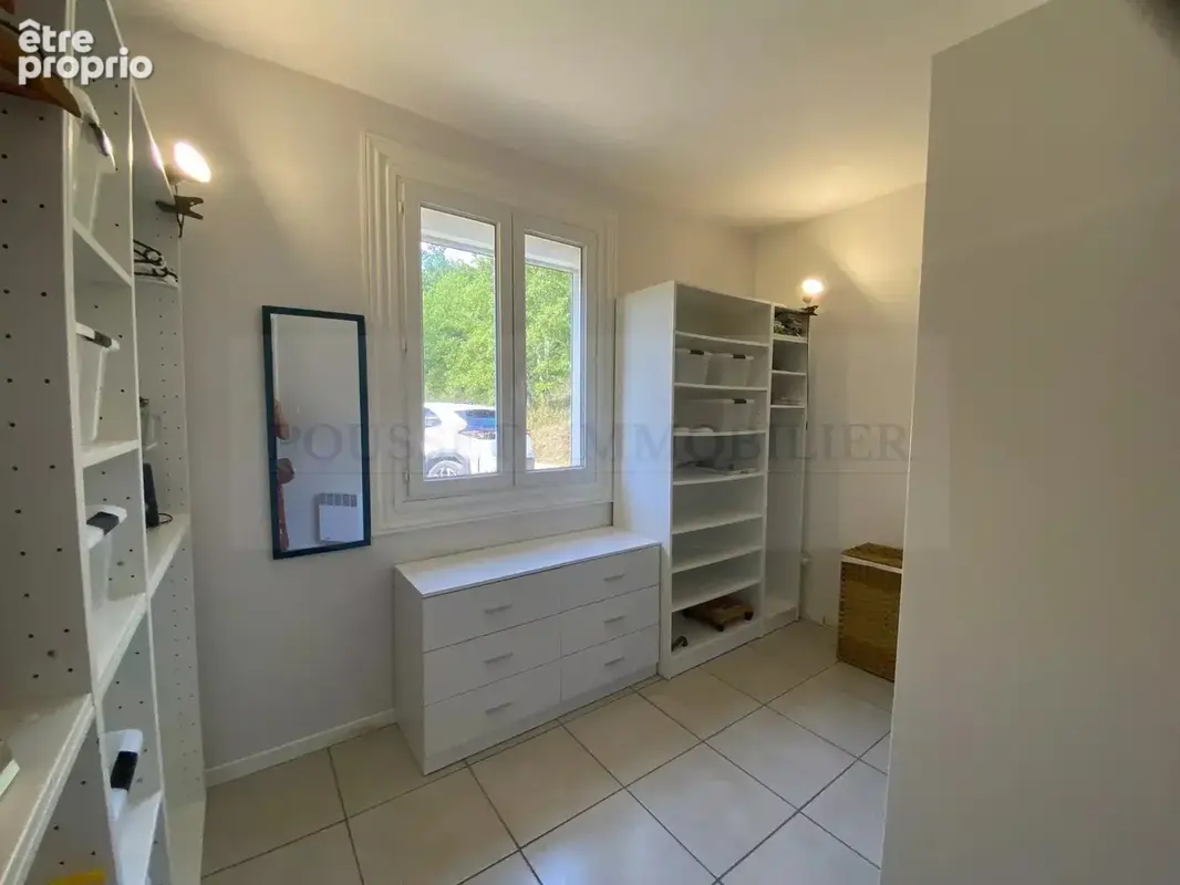 Jolie maison, de 182 m², en partie aménagée de plain-pied sur un terrain de 1ha 56a 32ca. Situation dominante avec vue imprenabl - photo 12