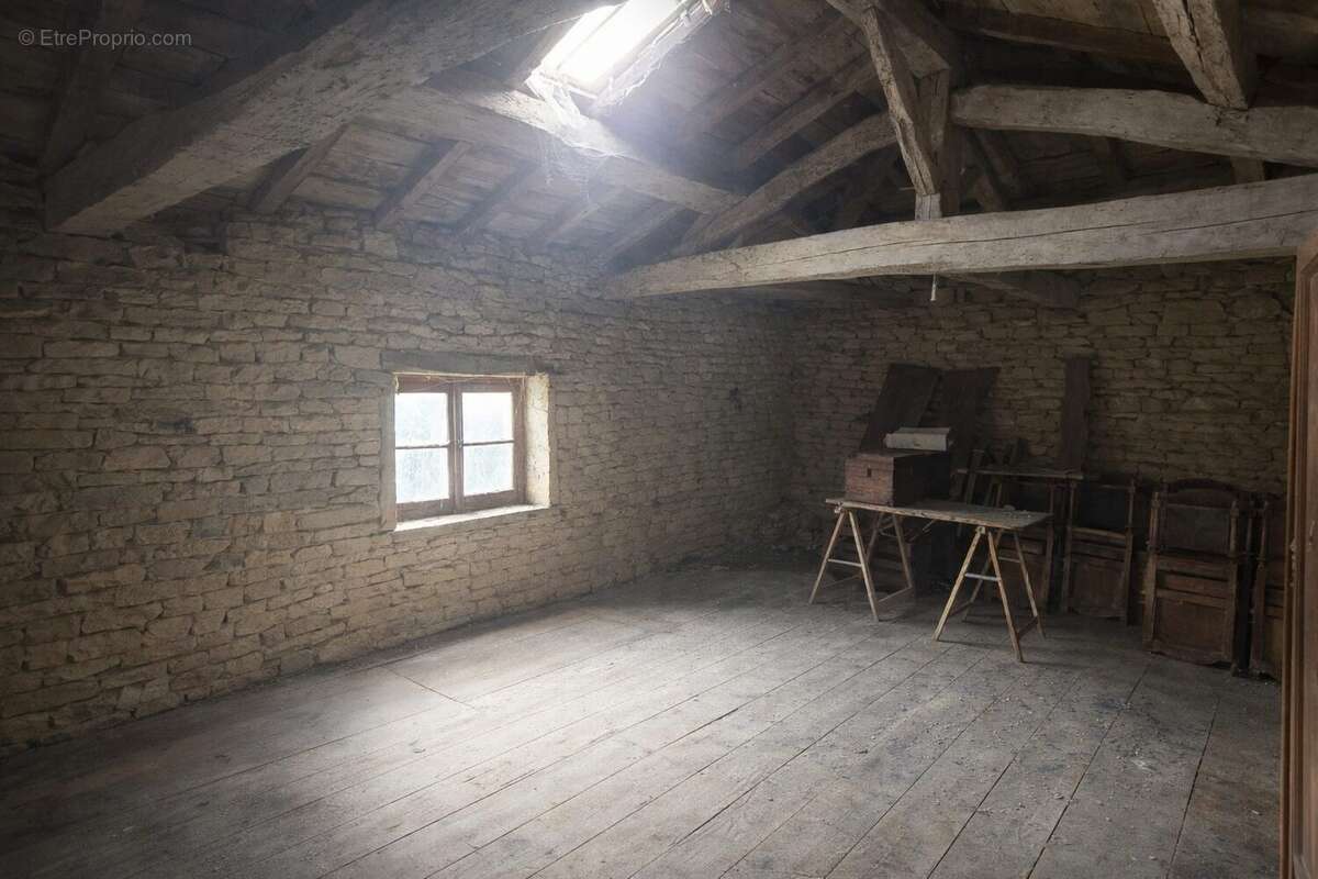 Maison à VILLE-SUR-JARNIOUX