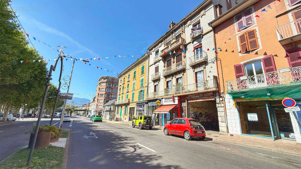 VOIRON - T4 de 117,10 m2 avec balcon, cave et galetas - photo 20