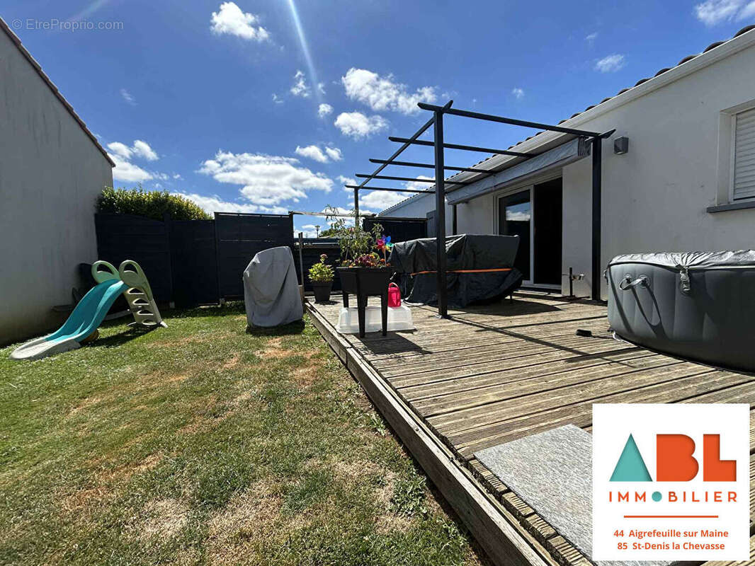 Maison à SAINT-DENIS-LA-CHEVASSE