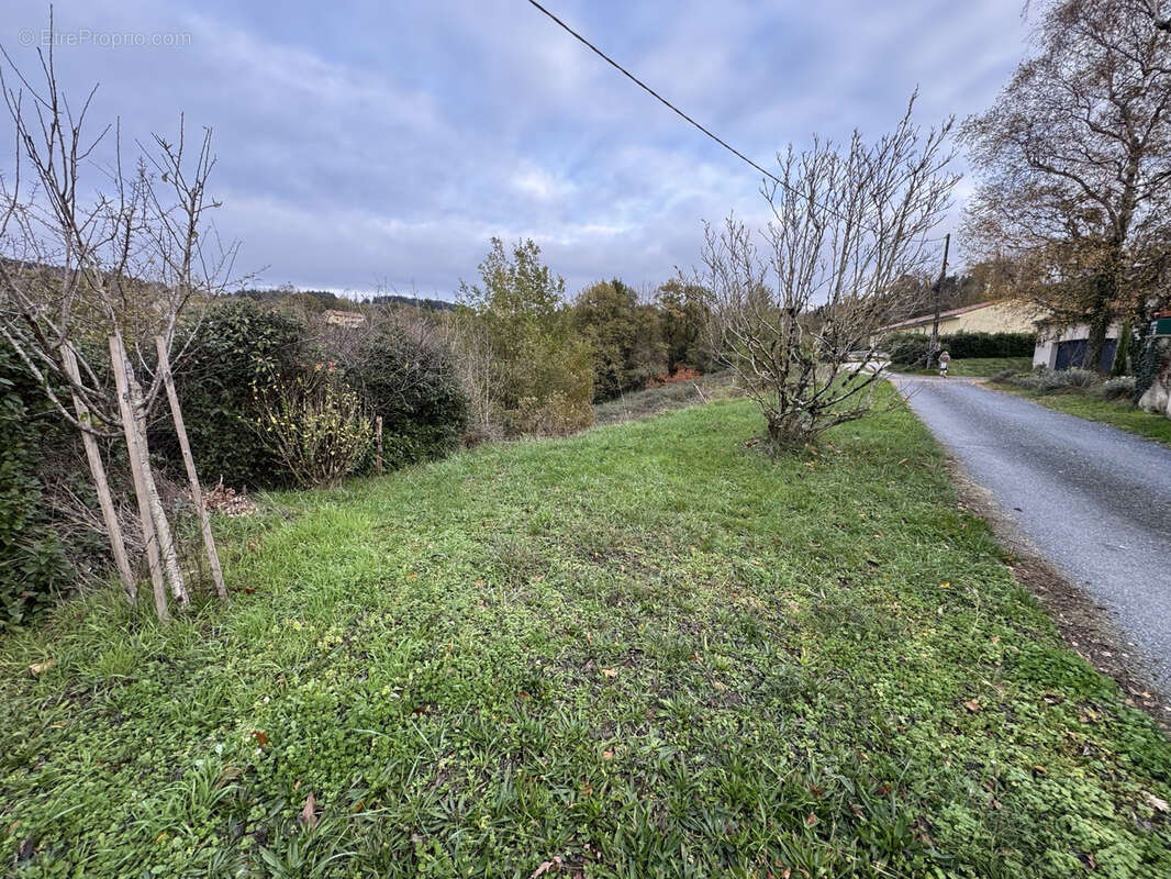 Terrain à PONT-DE-LARN