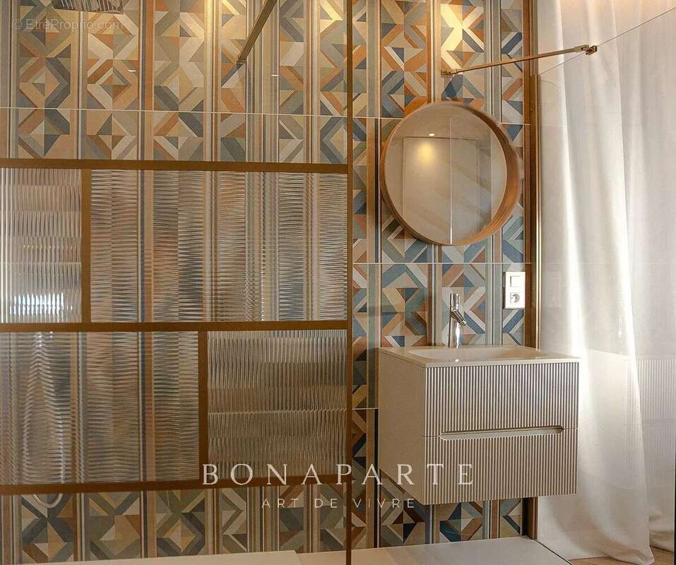 Magnifique cachet pour cet appartement T3 de 107m² situé en plein centre-ville à moins de 50m de la mer - photo 15