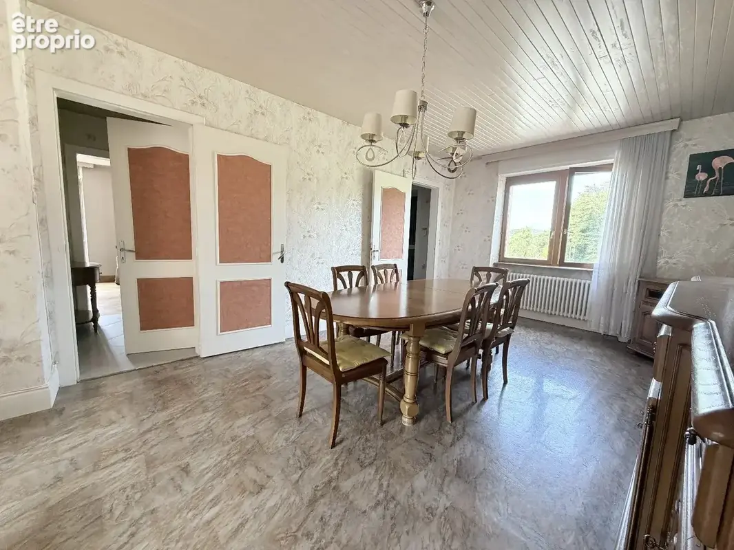 Maison individuelle -- Beaux volumes, véranda et terrain de 12 ares - photo 6
