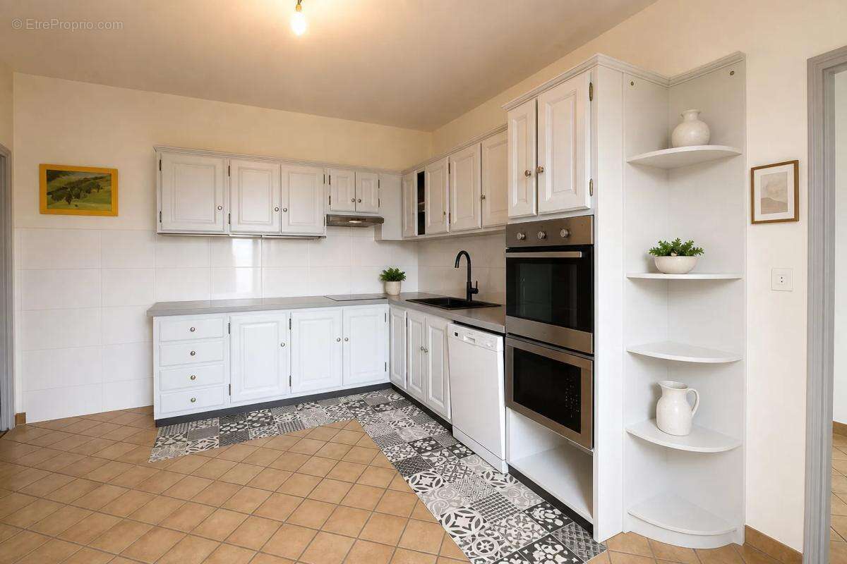Spacieuse maison de 8 pièces à Murat-sur-Vèbre - photo 2