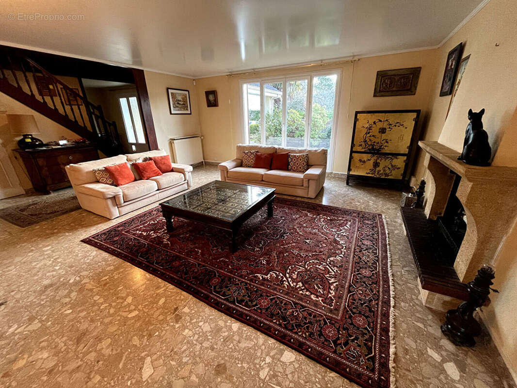 Maison à VOISINS-LE-BRETONNEUX