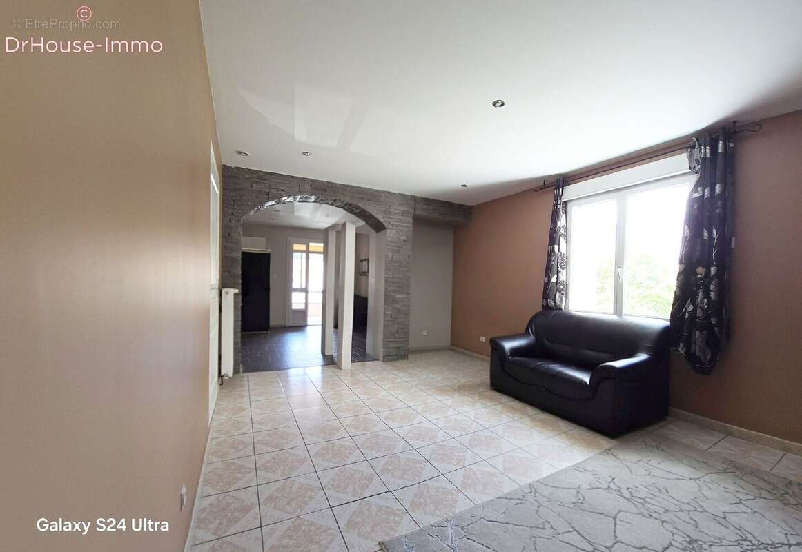 Maison 250 m² à Unieux  - photo 9