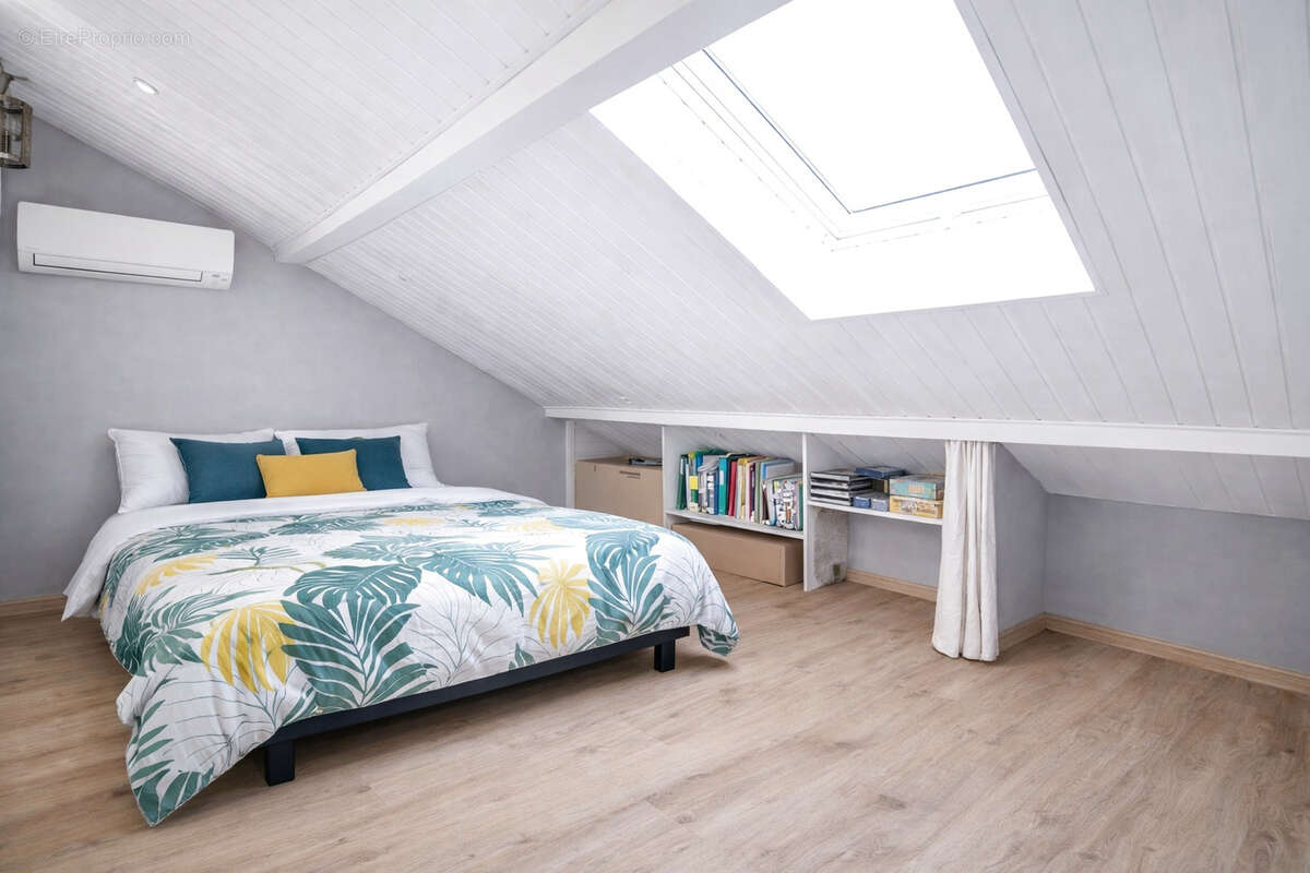 Maison à SAINT-VINCENT-DE-MERCUZE