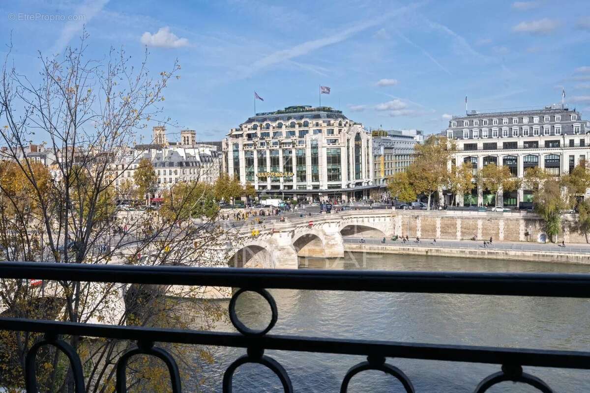 Appartement à PARIS-1E