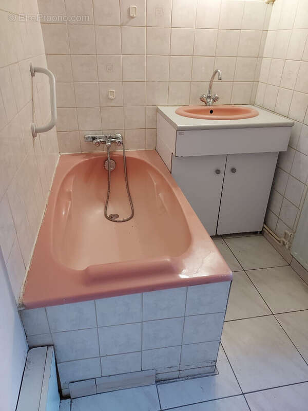 Photo 3 - Appartement à SAINT-PRIEST-EN-JAREZ