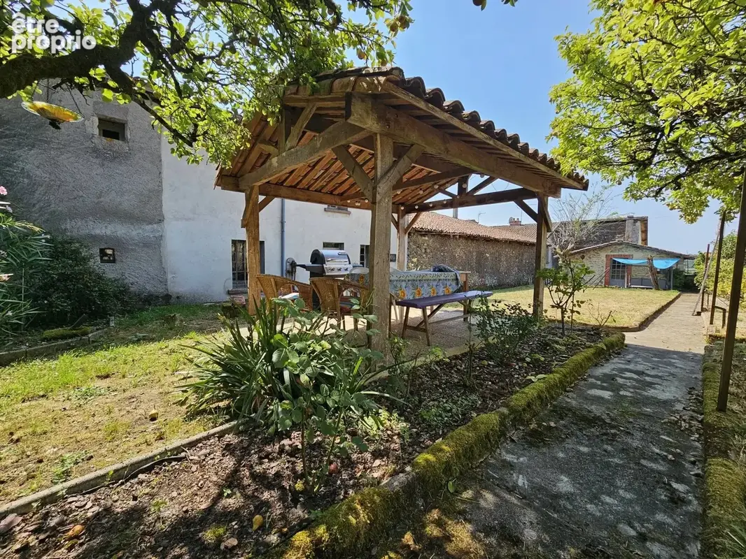 Spacieuse maison de village pleine de caractère et de potentiel - photo 21