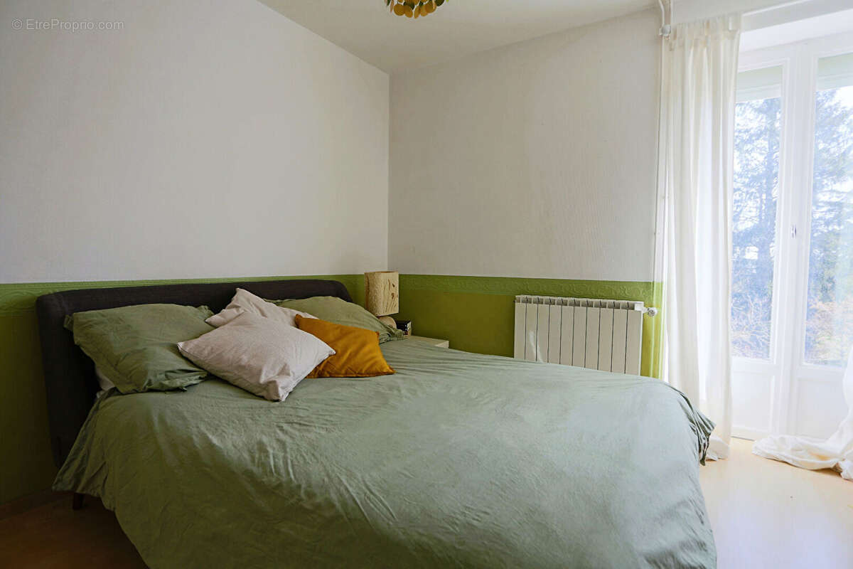 Propriété à Pouzol  composé d'une maison de 205m² et un gite de 92m² - photo 11