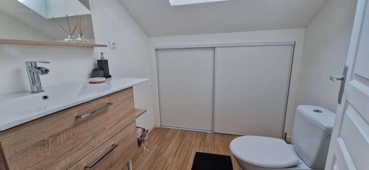 Maison à VENEUX-LES-SABLONS