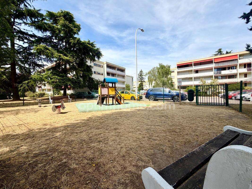 Appartement 4 pièces, 3 chambres / balcon / cave / parking / terrain de tennis - photo 19