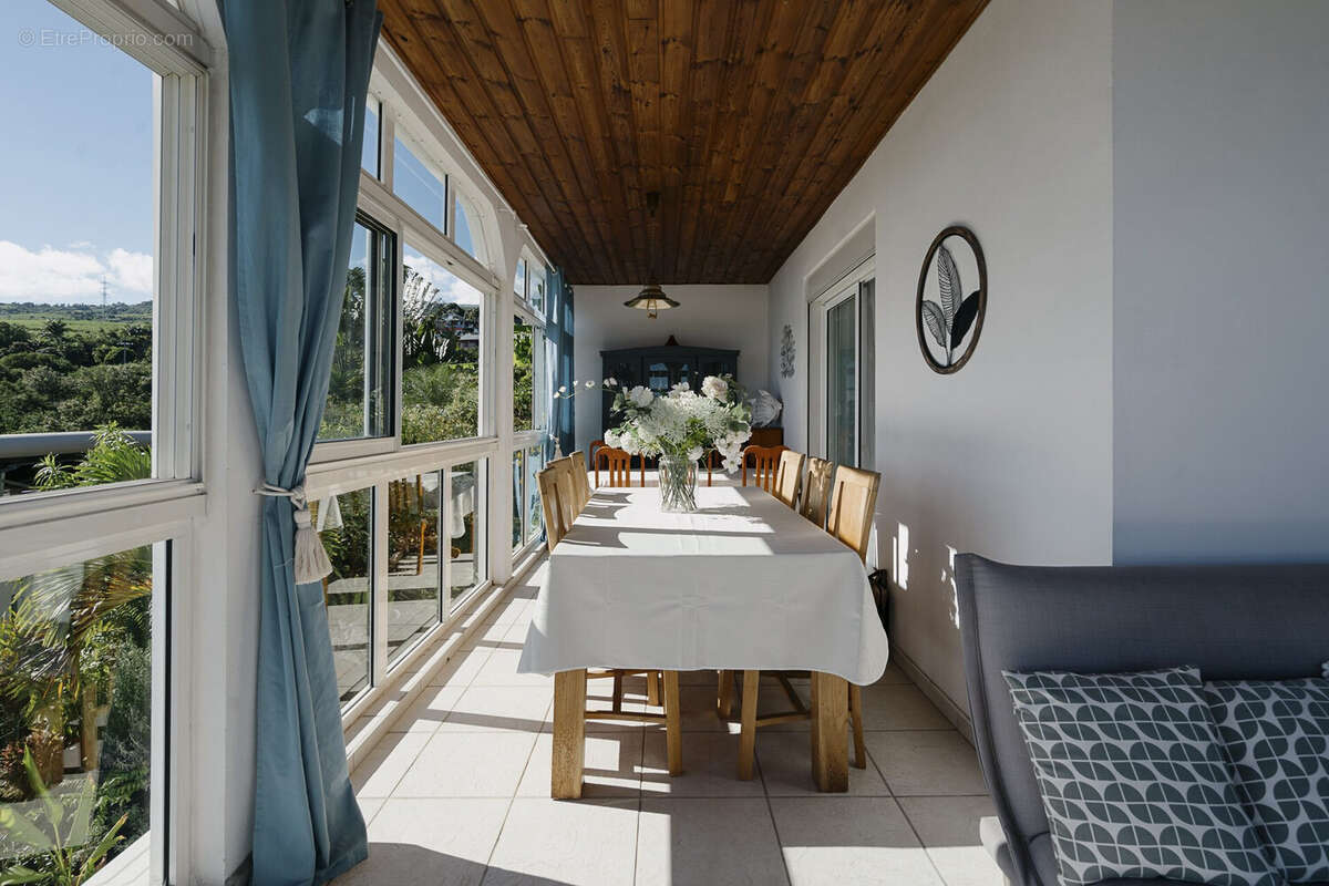 Maison 200 m² à Saint-Paul  - photo 8