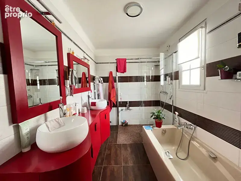 Maison - 7 pièces - Immaculée - photo 8