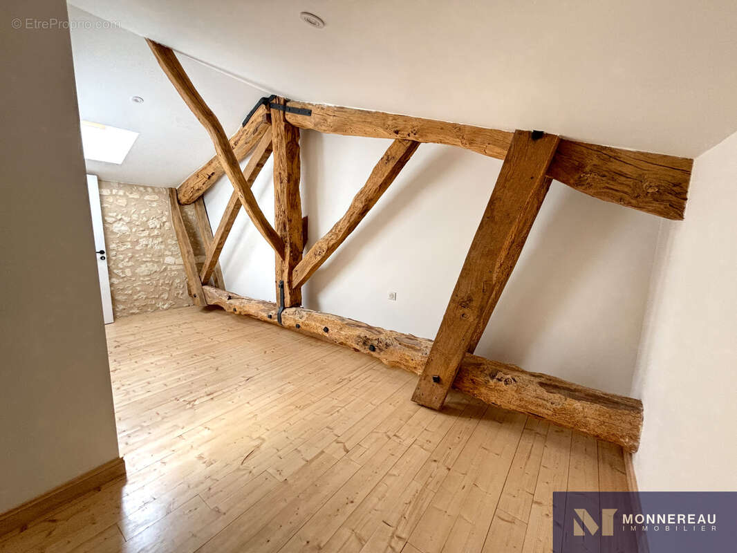 Appartement à BARBEZIEUX-SAINT-HILAIRE
