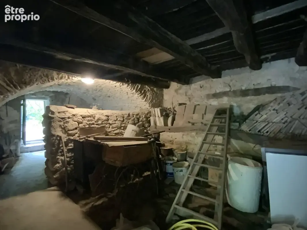 Maison à rénover avec cour, jardin et garage au coeur d'un des plus beaux villages de France. - photo 17